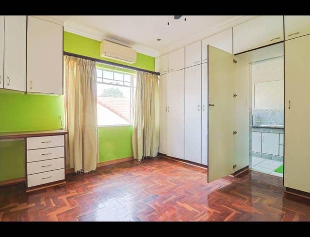 6 BEDROOM FREEHOLD FOR SALE IN BRACKENDOWNS